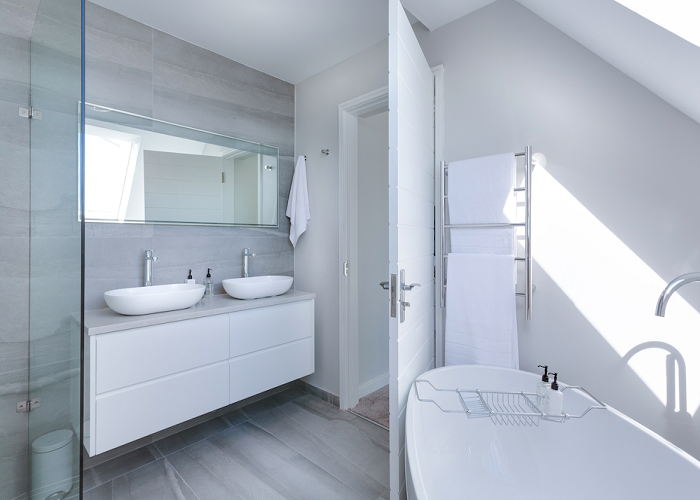 6 Tips on Remodeling a Small Bathroom